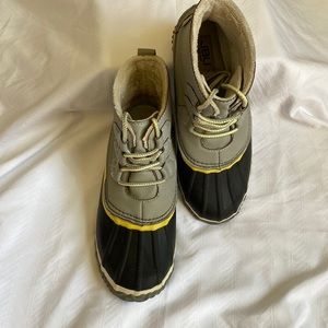 JBU by Jambu Napa 7m women’s waterproof duck boots, lightly worn, gray & black